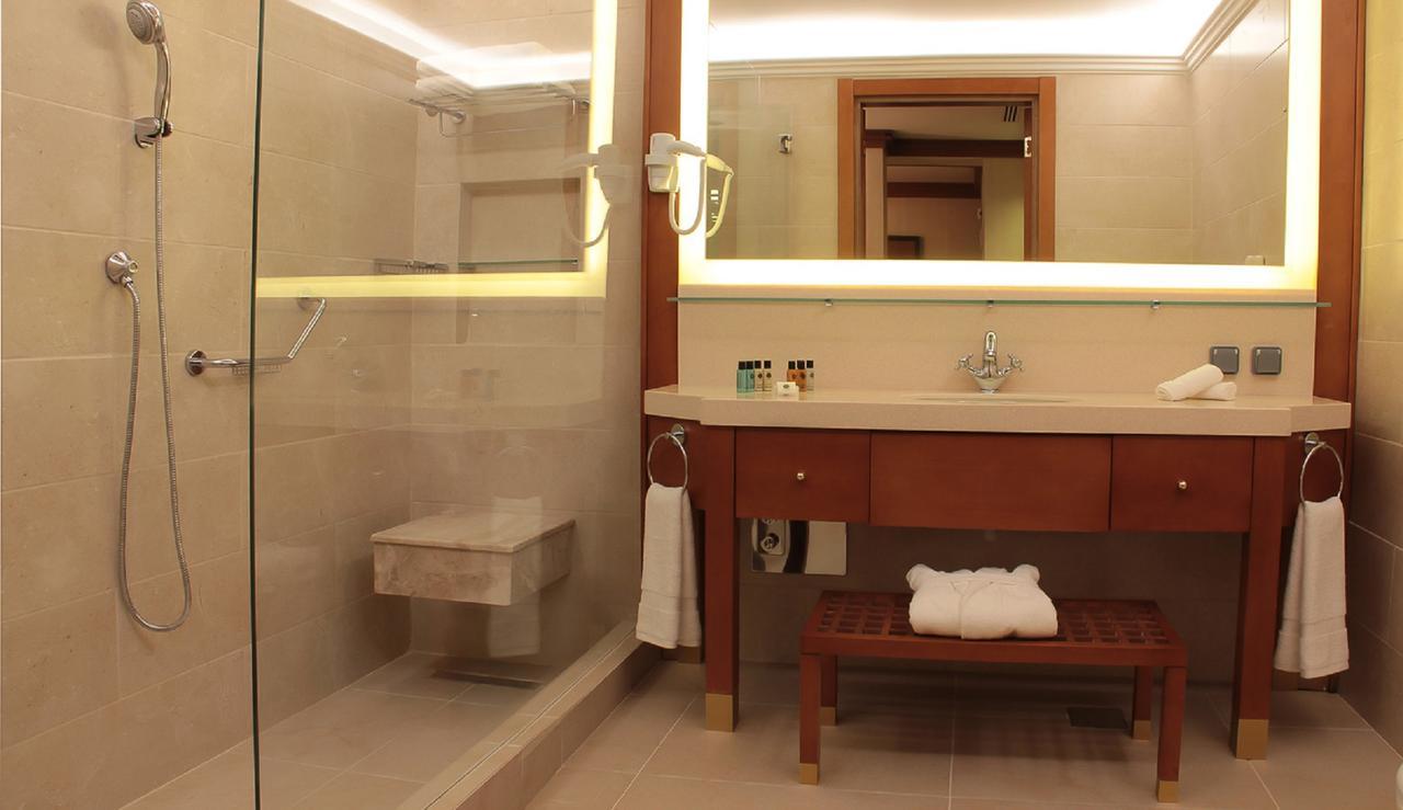 Thousand Nights Hotel Amman Luaran gambar A bathroom in a hotel